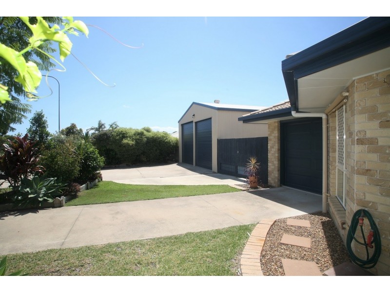 2 Whipbird Court, Urangan QLD 4655