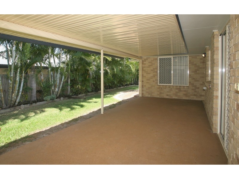 2 Whipbird Court, Urangan QLD 4655