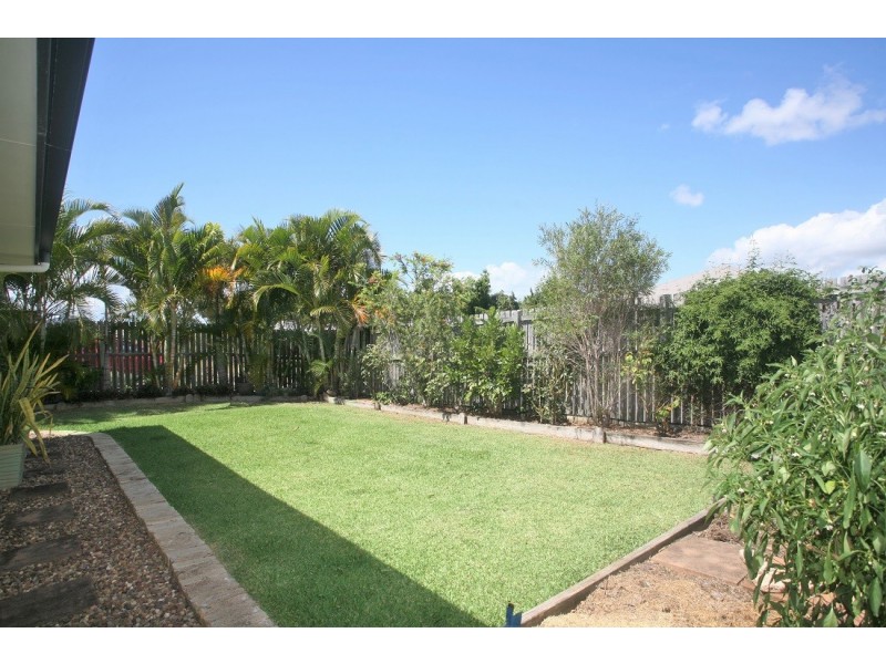 2 Whipbird Court, Urangan QLD 4655