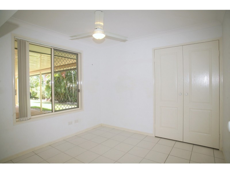 2 Whipbird Court, Urangan QLD 4655