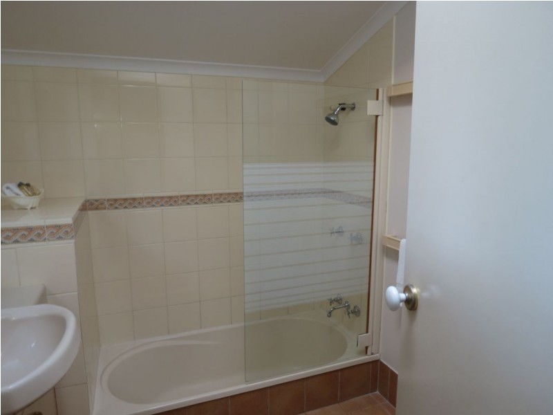 12/651 Charlton Esplanade, Urangan QLD 4655