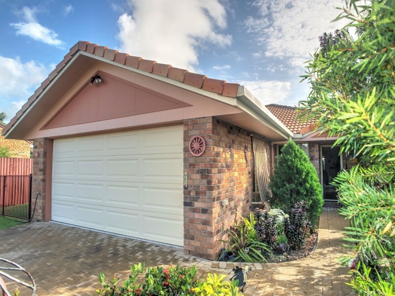 6 Benson Close, Urraween QLD 4655