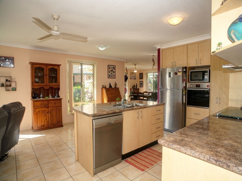 6 Benson Close, Urraween QLD 4655