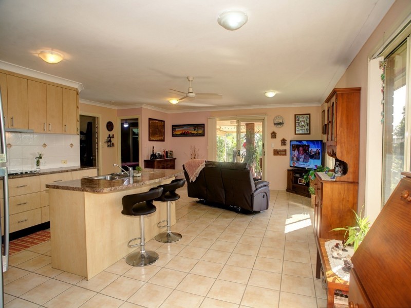 6 Benson Close, Urraween QLD 4655