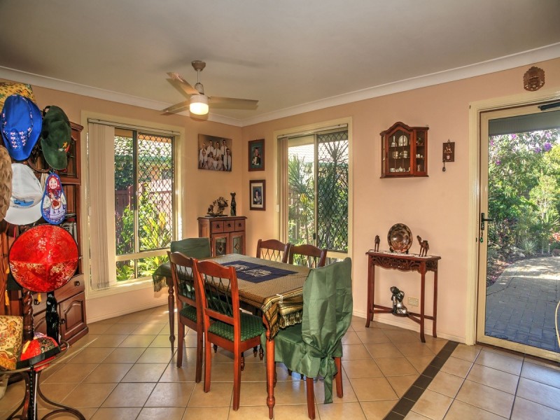 6 Benson Close, Urraween QLD 4655