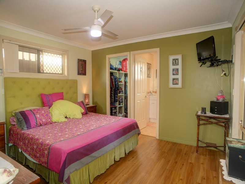 6 Benson Close, Urraween QLD 4655