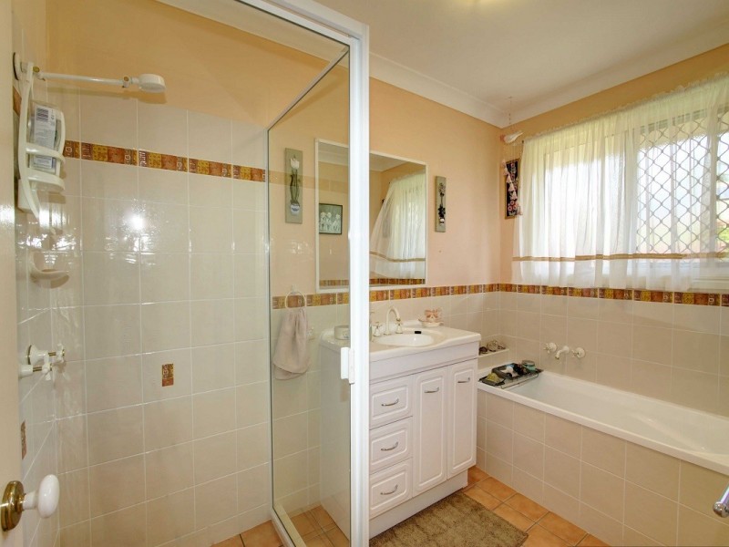 6 Benson Close, Urraween QLD 4655