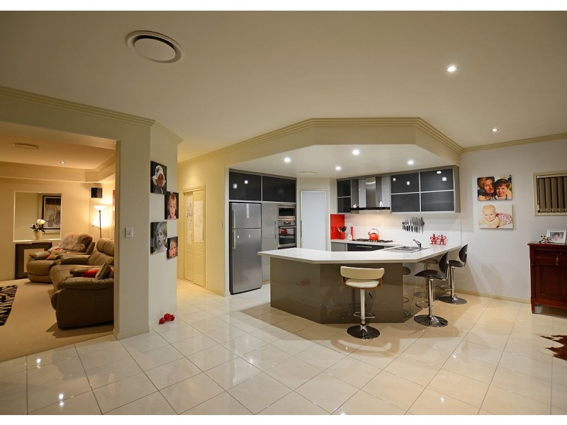 2 Collare Court, Urangan QLD 4655
