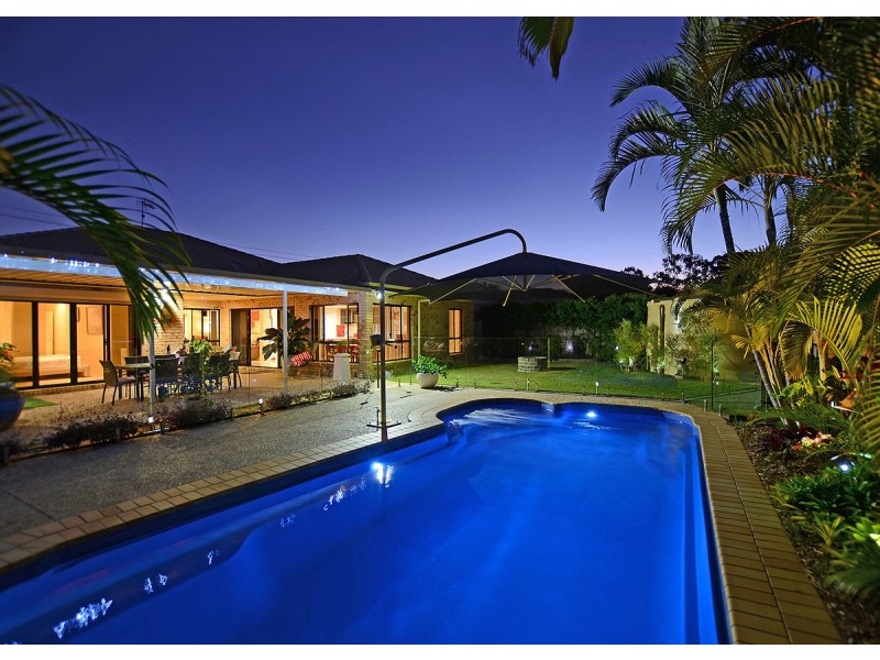 2 Collare Court, Urangan QLD 4655