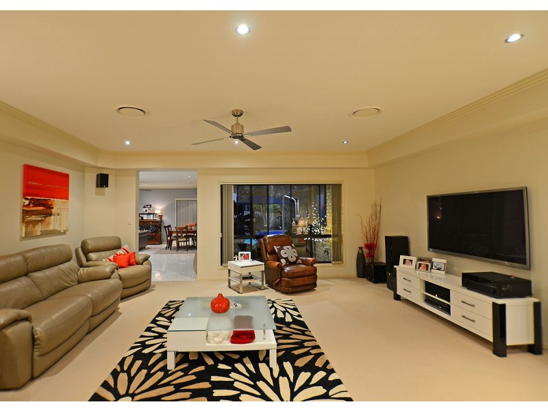 2 Collare Court, Urangan QLD 4655