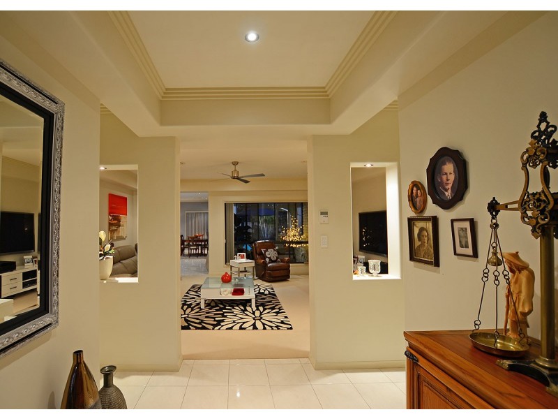 2 Collare Court, Urangan QLD 4655