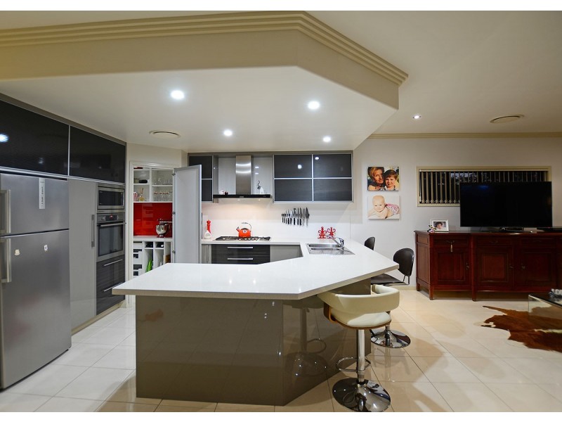 2 Collare Court, Urangan QLD 4655