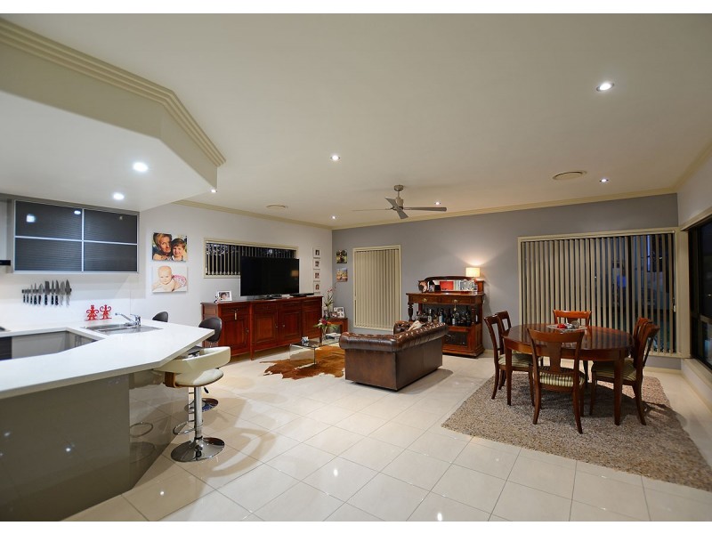 2 Collare Court, Urangan QLD 4655