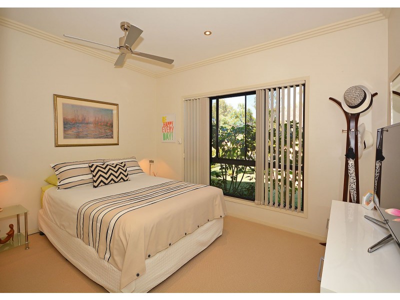 2 Collare Court, Urangan QLD 4655