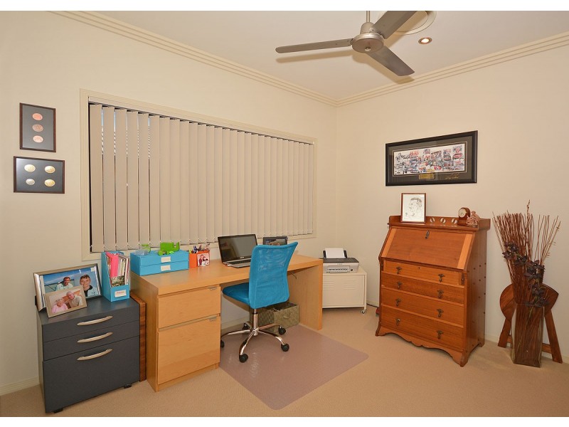 2 Collare Court, Urangan QLD 4655