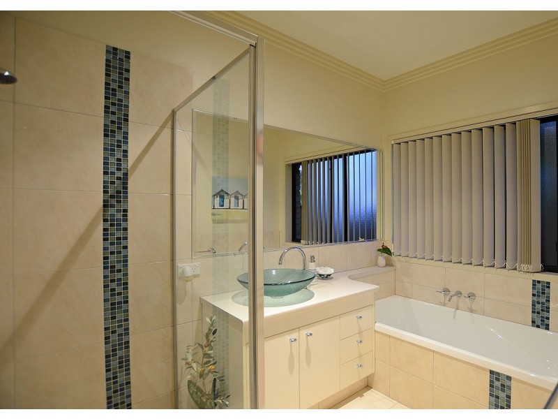 2 Collare Court, Urangan QLD 4655