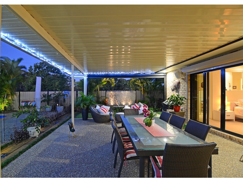 2 Collare Court, Urangan QLD 4655