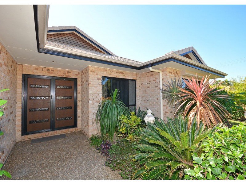 2 Collare Court, Urangan QLD 4655