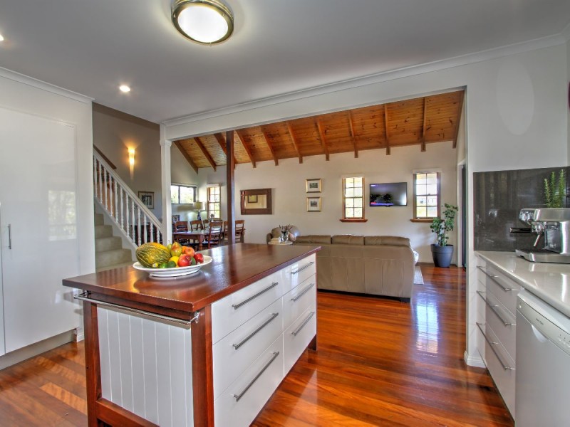 4 Balmoral Court, Urraween QLD 4655