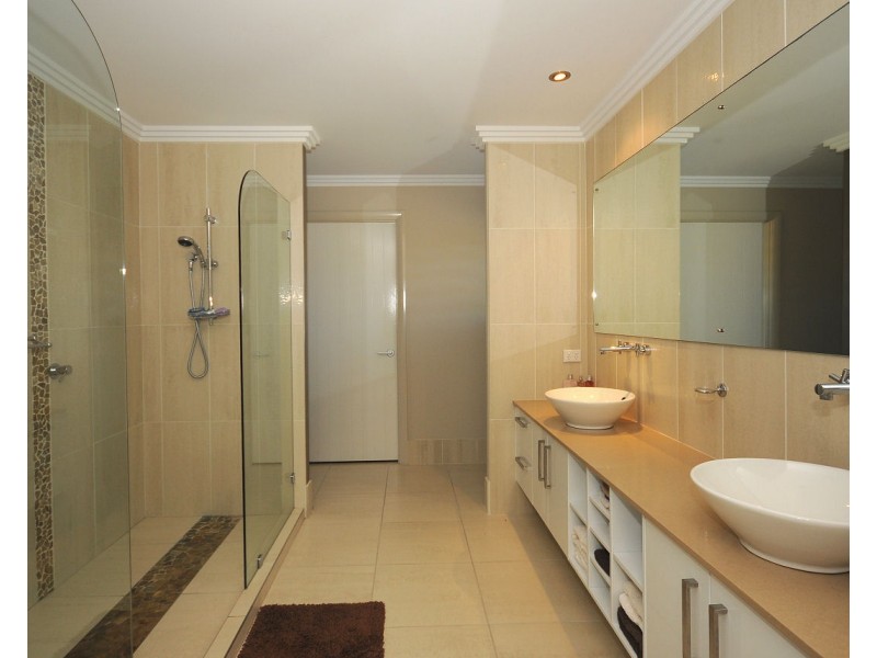 9-11 Gundesen Drive, Urraween QLD 4655