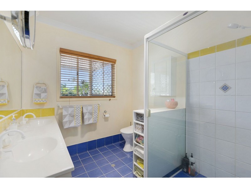 40 Vanda Street, Urangan QLD 4655