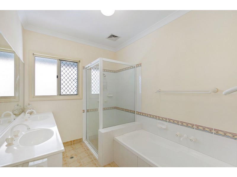 40 Vanda Street, Urangan QLD 4655