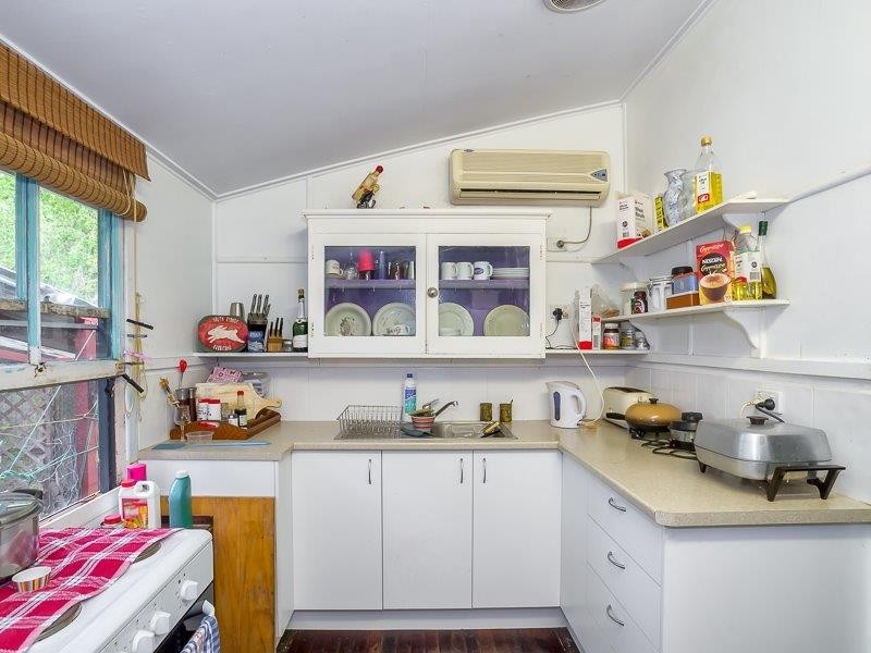 7 Hibiscus Street, Urangan QLD 4655