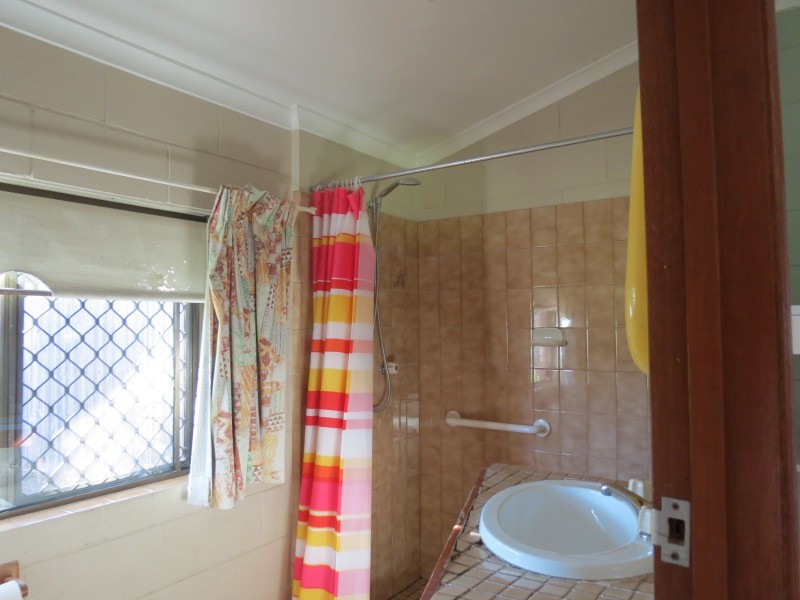 150 Elizabeth Street, Urangan QLD 4655