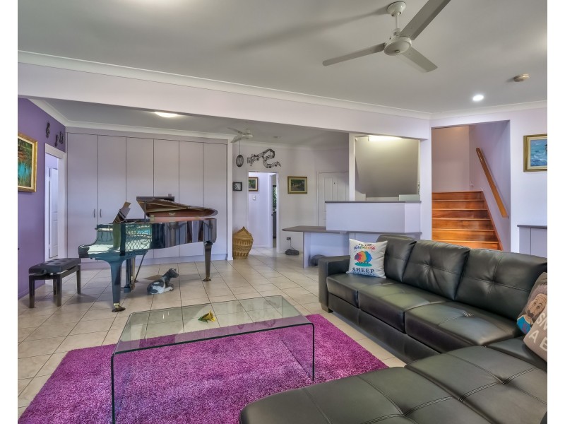 10-12 Doss Court, Urraween QLD 4655