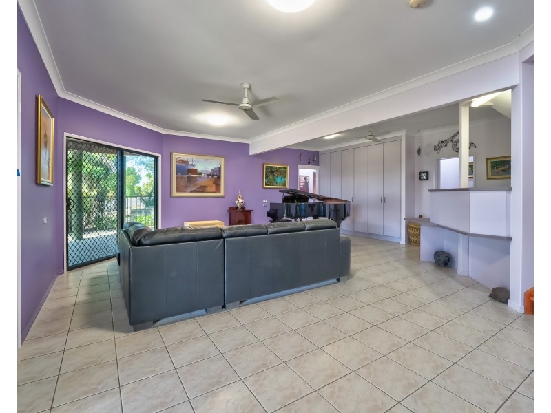 10-12 Doss Court, Urraween QLD 4655