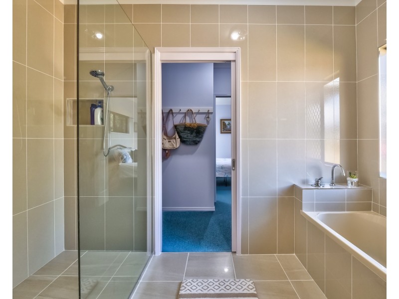 10-12 Doss Court, Urraween QLD 4655