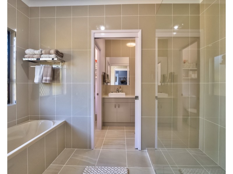 10-12 Doss Court, Urraween QLD 4655