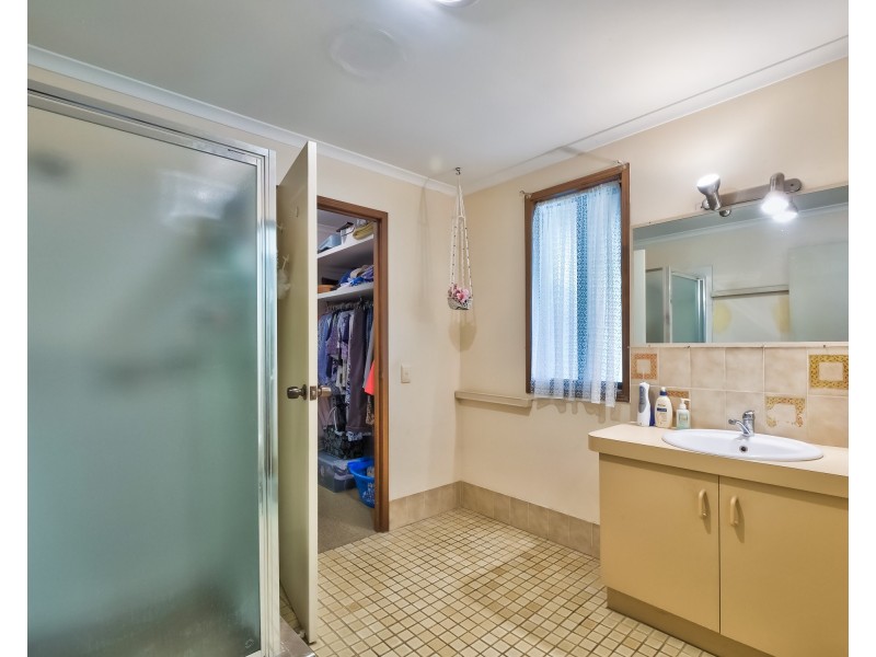 110 Elizabeth Street, Urangan QLD 4655