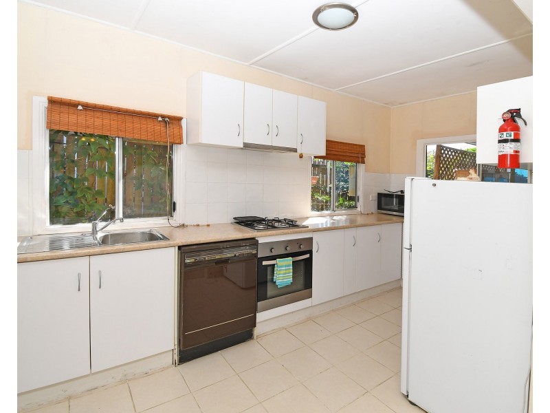 129 Long Street, Point Vernon QLD 4655