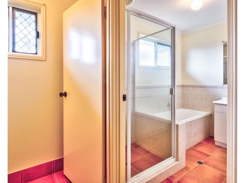 1 Elliot Court, Eli Waters QLD 4655