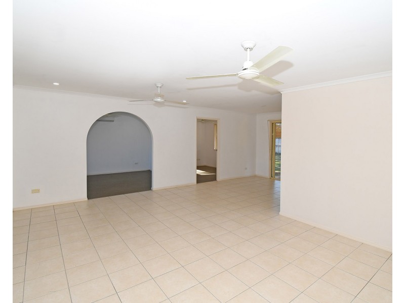 27 Sharyn Court, Point Vernon QLD 4655