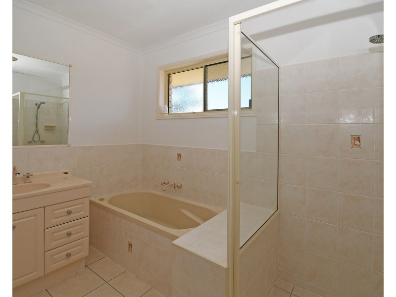 27 Sharyn Court, Point Vernon QLD 4655