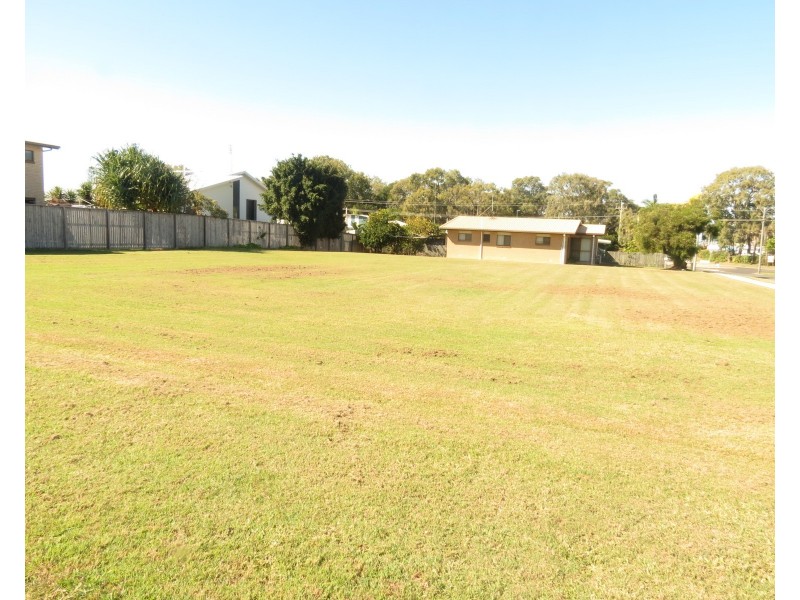 90 Miller Street, Urangan QLD 4655