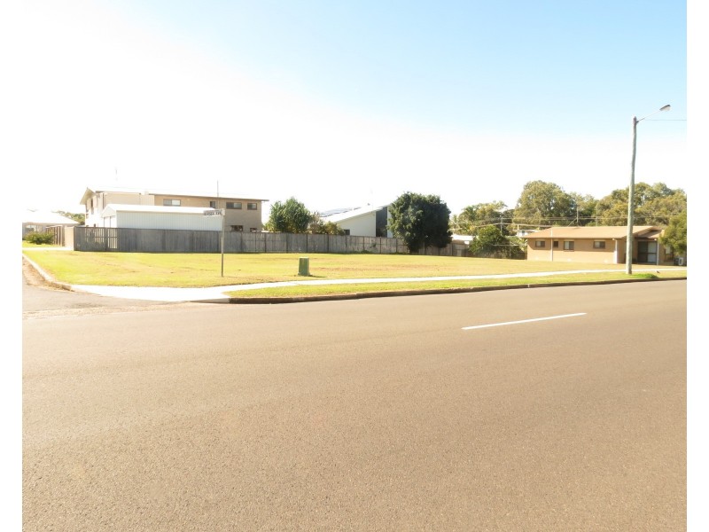 90 Miller Street, Urangan QLD 4655