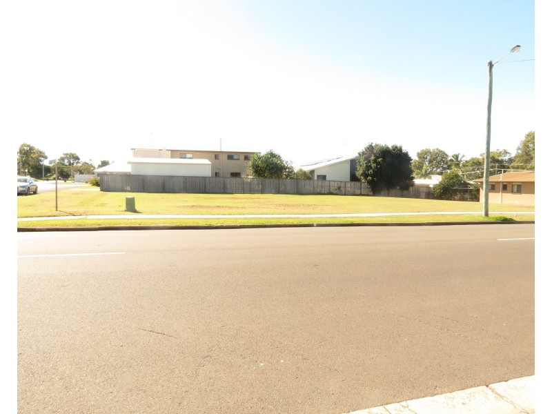 90 Miller Street, Urangan QLD 4655