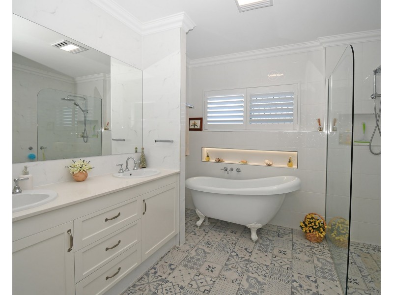 9 Bonita Court, Urangan QLD 4655