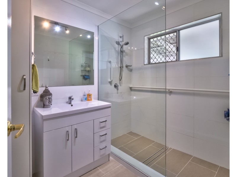 5 Capri Court, Point Vernon QLD 4655