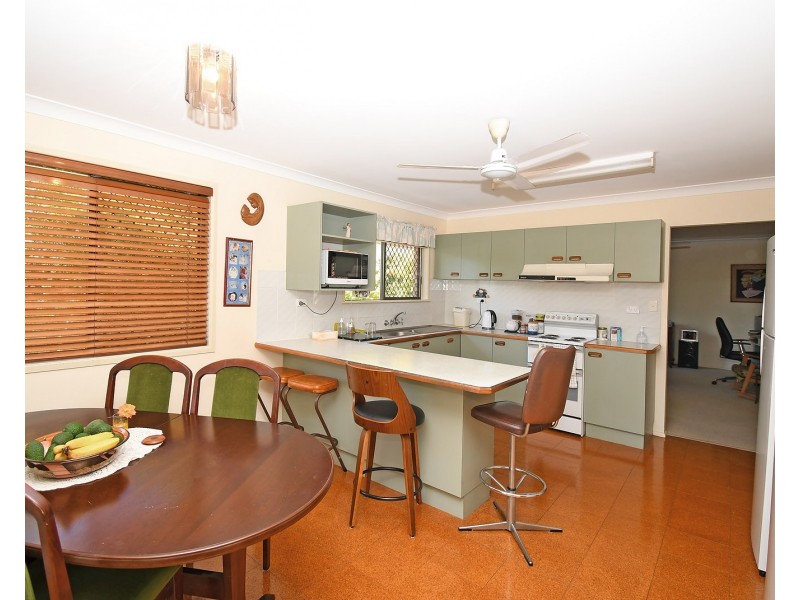 84 Lauren Street, Urangan QLD 4655