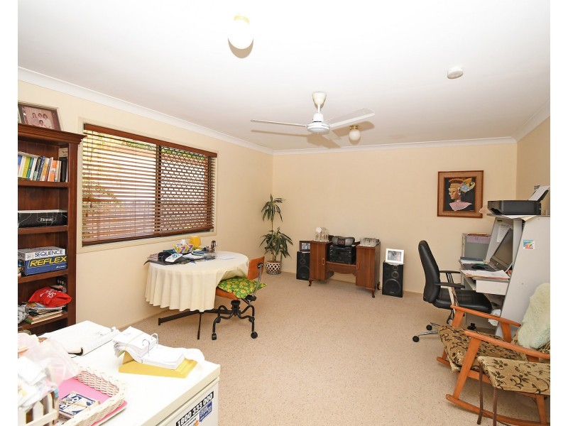 84 Lauren Street, Urangan QLD 4655