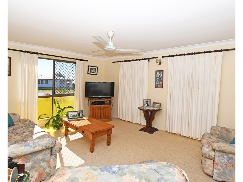 84 Lauren Street, Urangan QLD 4655