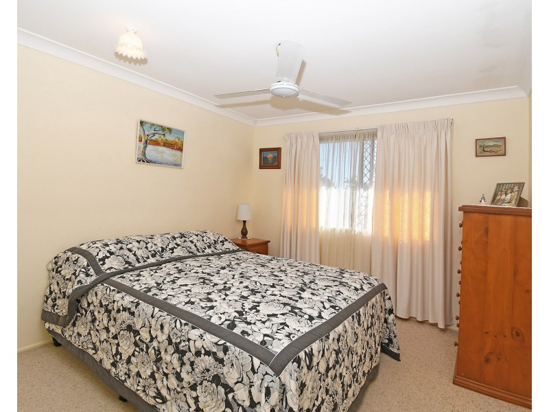 84 Lauren Street, Urangan QLD 4655