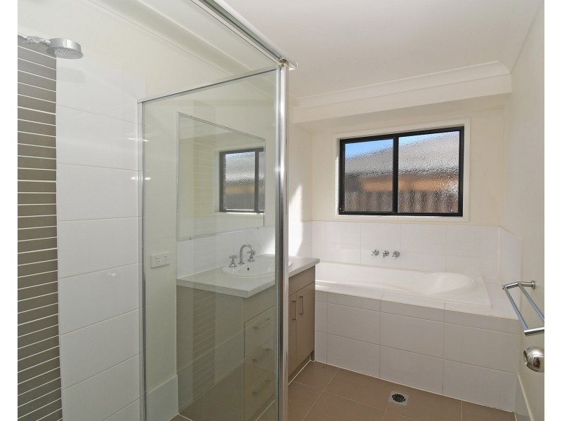 4 Mawson Court, Urraween QLD 4655