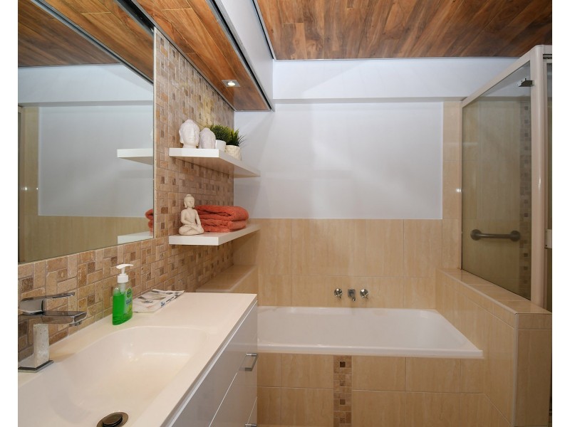 2/242 Esplanade, Pialba QLD 4655