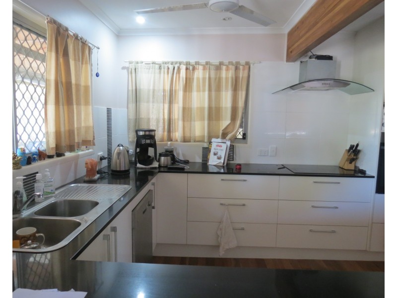 49 William Street, Urangan QLD 4655