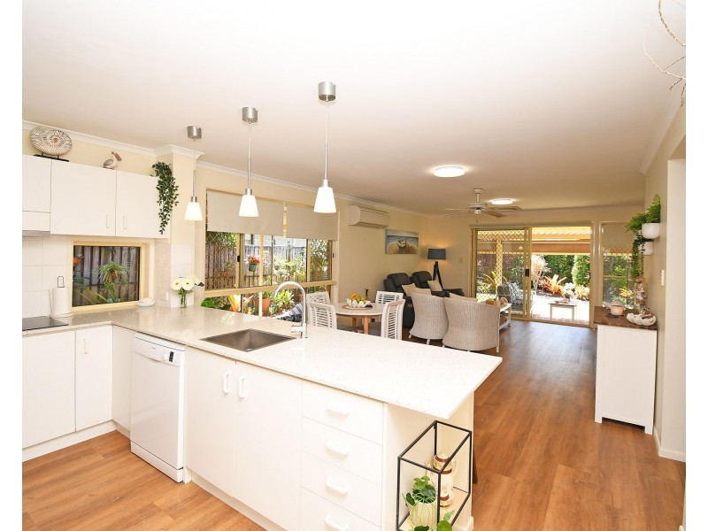 6 Jonwset Close, Torquay QLD 4655